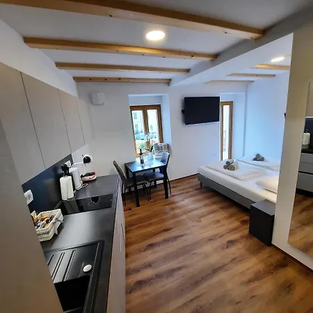 Hlapi Apartman